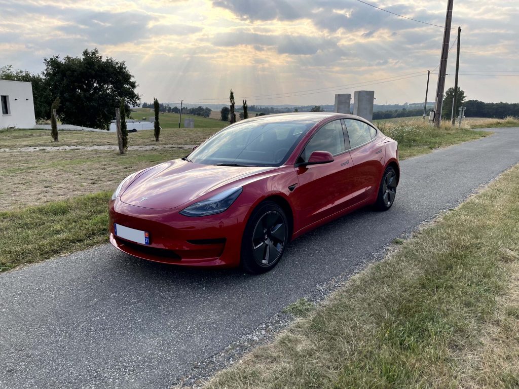 Tesla Model Y Bleu - ROAD54