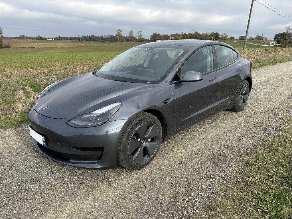 Tesla Model 3 Silver 2023