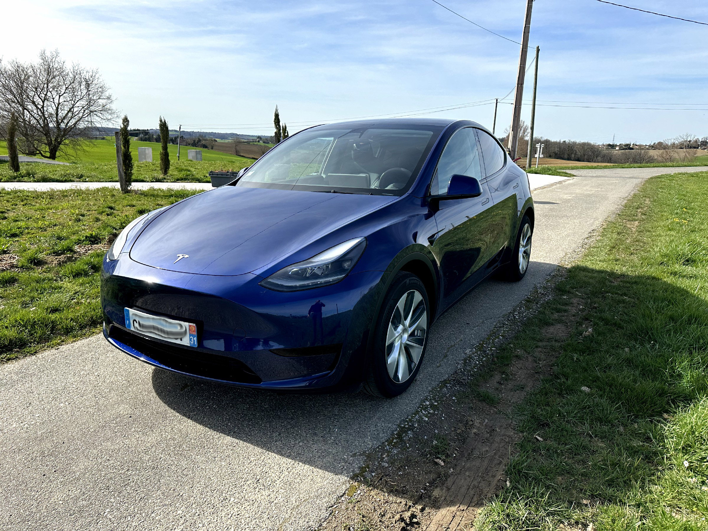 Tesla Model Y Bleu - ROAD54