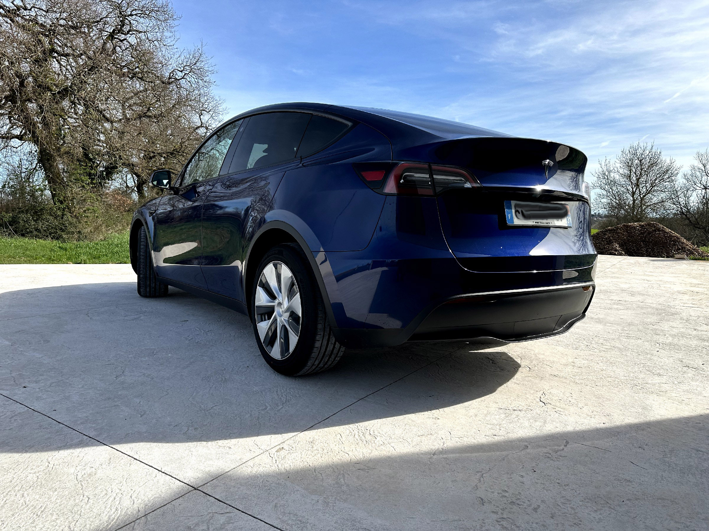 Tesla Model Y Bleu - ROAD54